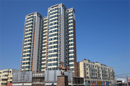 紧邻冯河学校3室2厅1卫133m2豪华装修